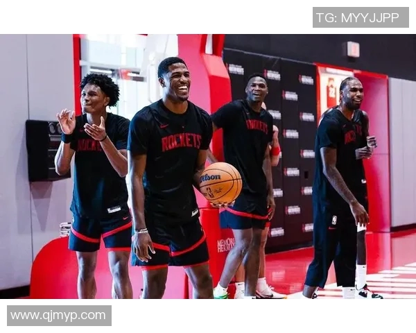 火箭宣布重组阵容，引援战略受到球迷关注