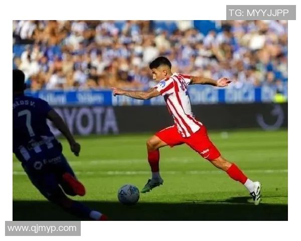 马德里竞技失利后，西蒙尼被困风衣之下：球迷谩骂与教练的无奈